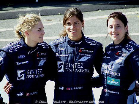 Den ene af Mateck Competition's to Ford GT40 biler bliver med en ren kvindelig kørerbesætning: Rahel Frey (tv), Cyndie Allemann og Natascha Gachnang (th).
(Foto: Claude Foubert - Endurance-Info.com)